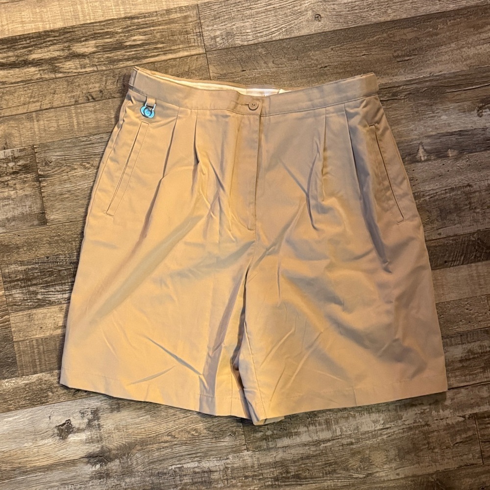 Elegant Tan Women's Bermuda Shorts / DG60